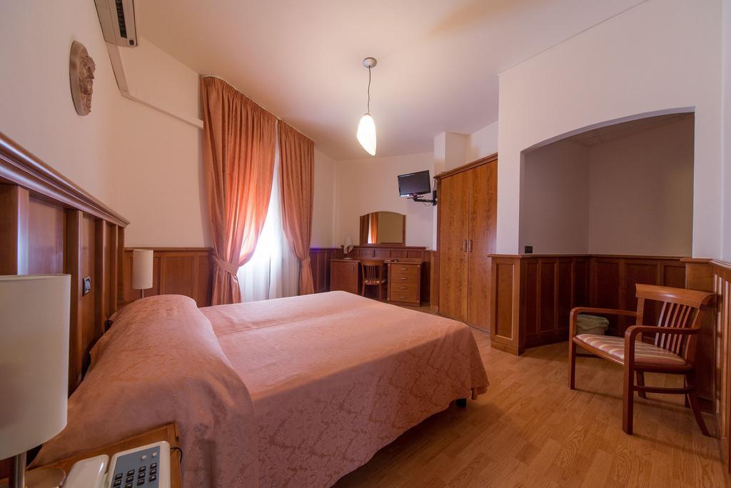 Hotel Del Camerlengo Fara San Martino Pokoj fotografie