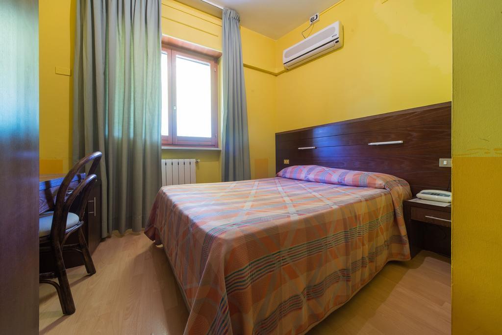 Hotel Del Camerlengo Fara San Martino Pokoj fotografie
