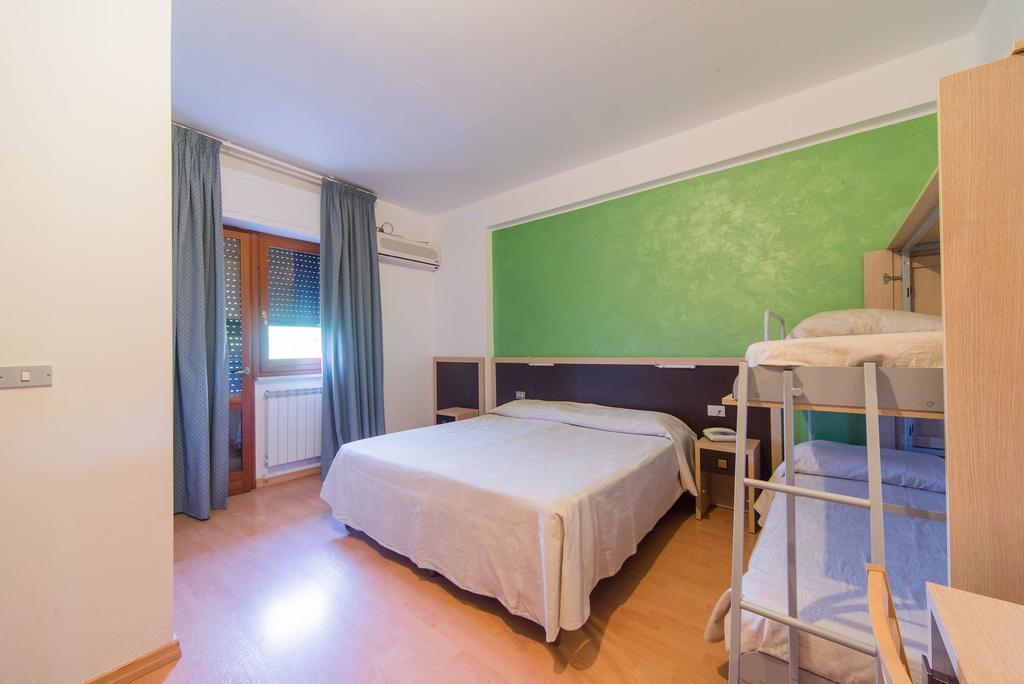 Hotel Del Camerlengo Fara San Martino Pokoj fotografie